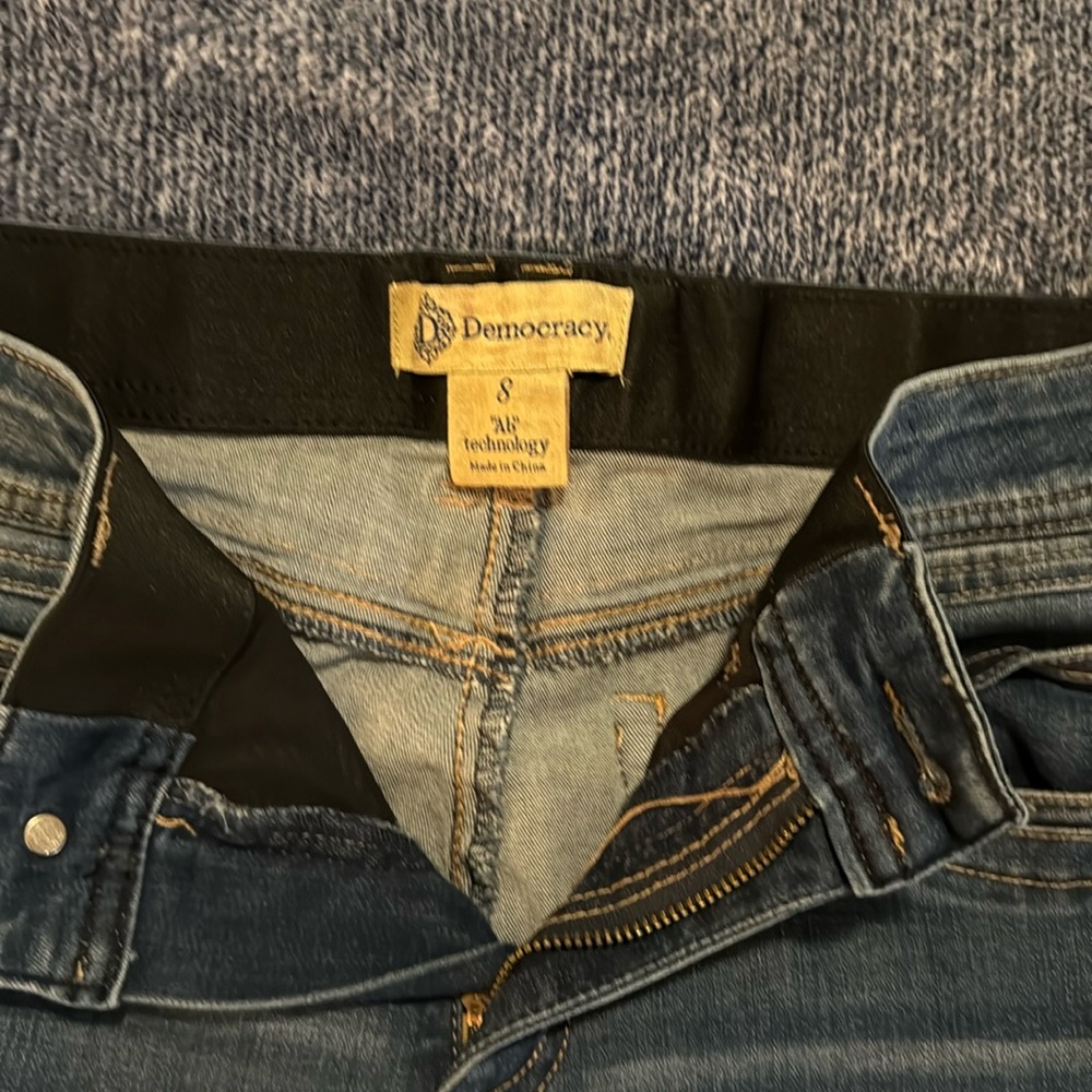 Democracy jeans with an technology